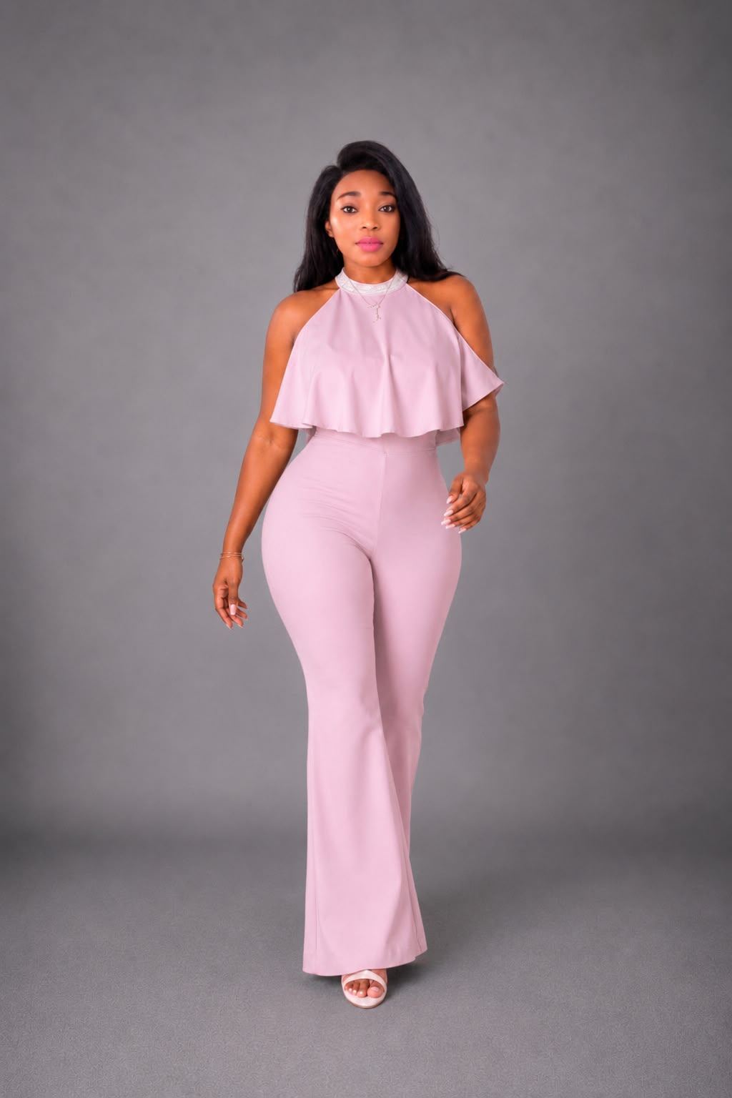Combinaison femme chic en orange vif, cette pièce incontournable