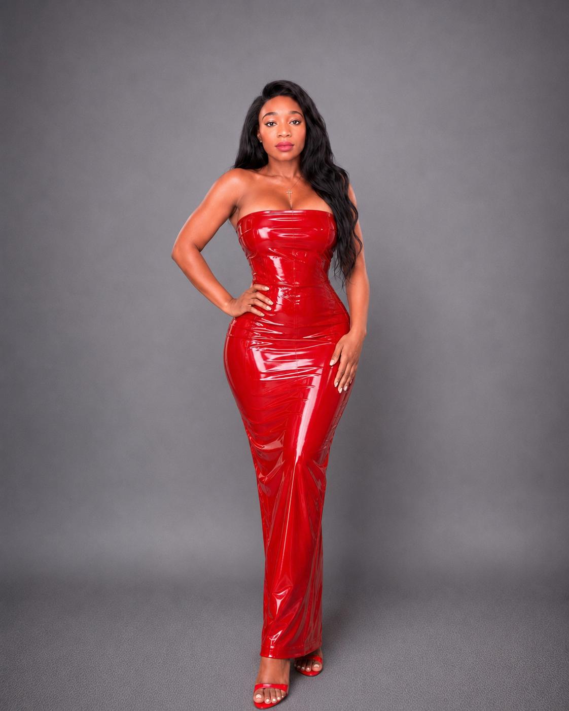 Robe longue de soirée en vinyle rouge effet latex