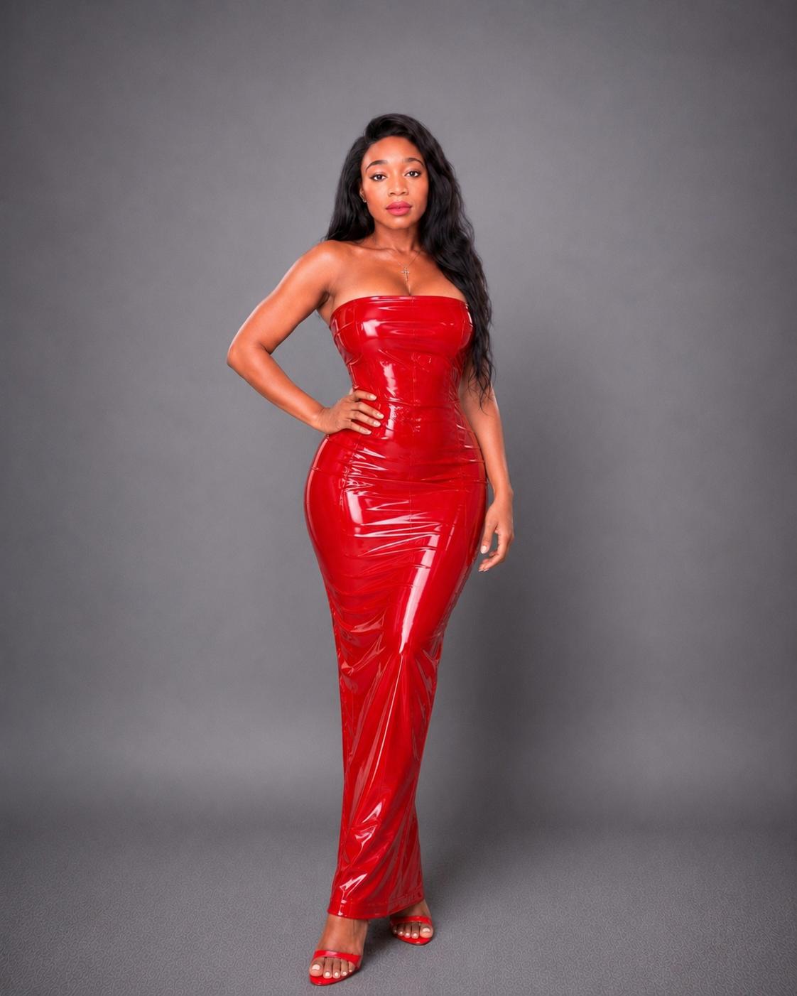 Robe longue de soirée en vinyle rouge effet latex