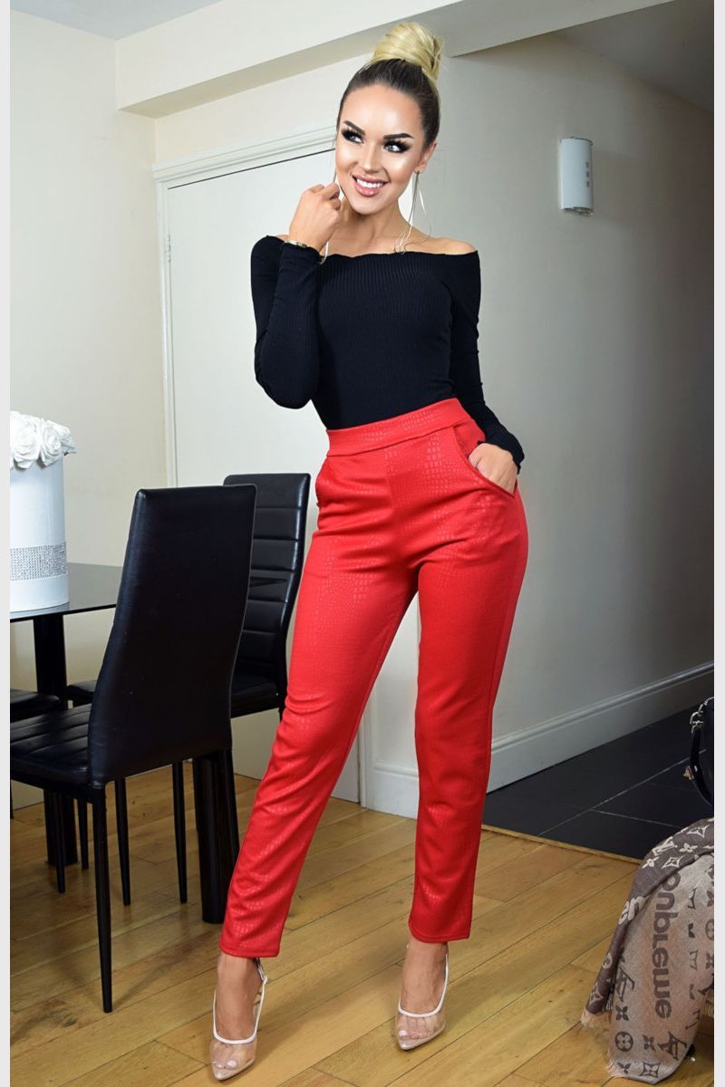 Découvrez notre collection exclusive de pantalons tendance pour femme.