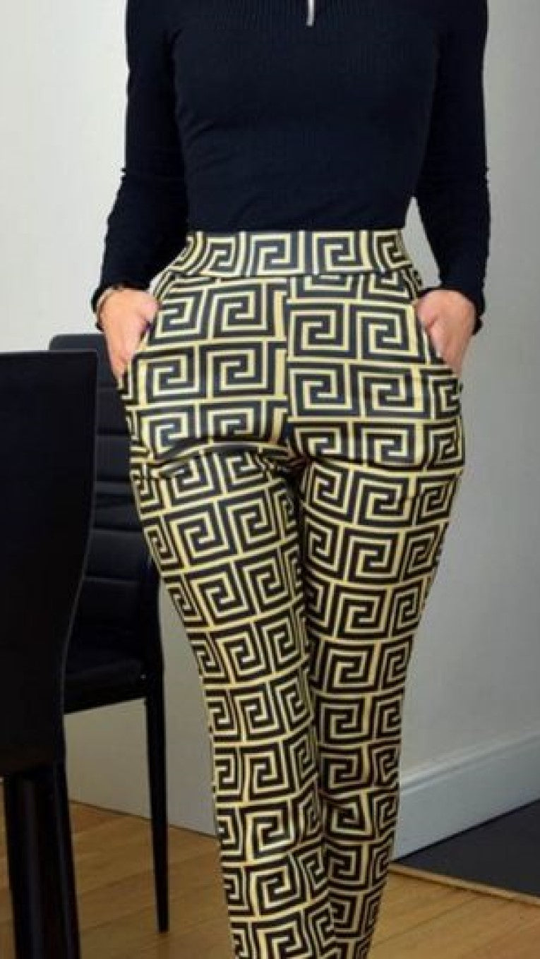 Découvrez notre collection exclusive de pantalons tendance pour femme.
