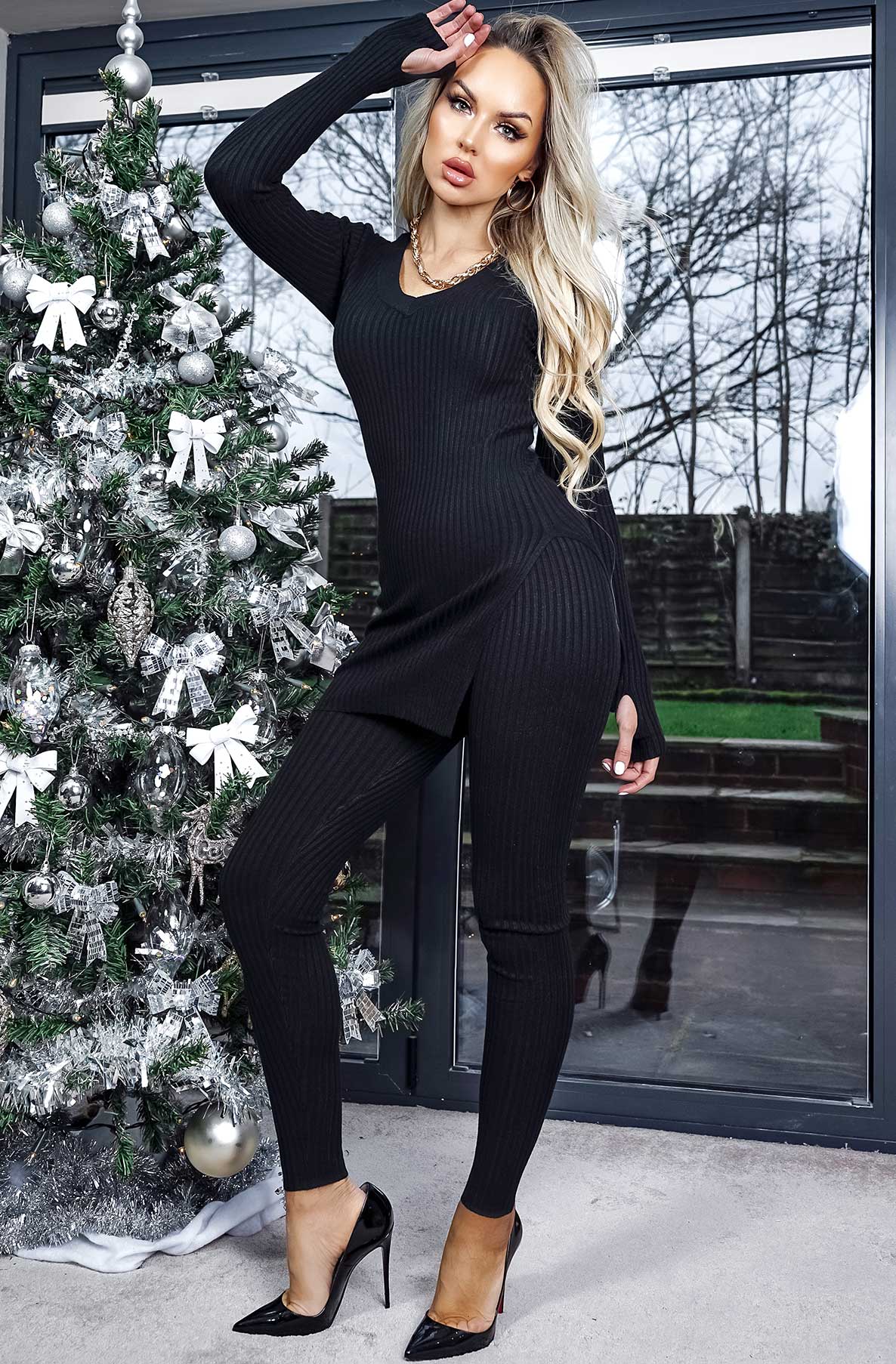 Ensemble deux pièces élégant et confortable pour femme. Le haut sexy