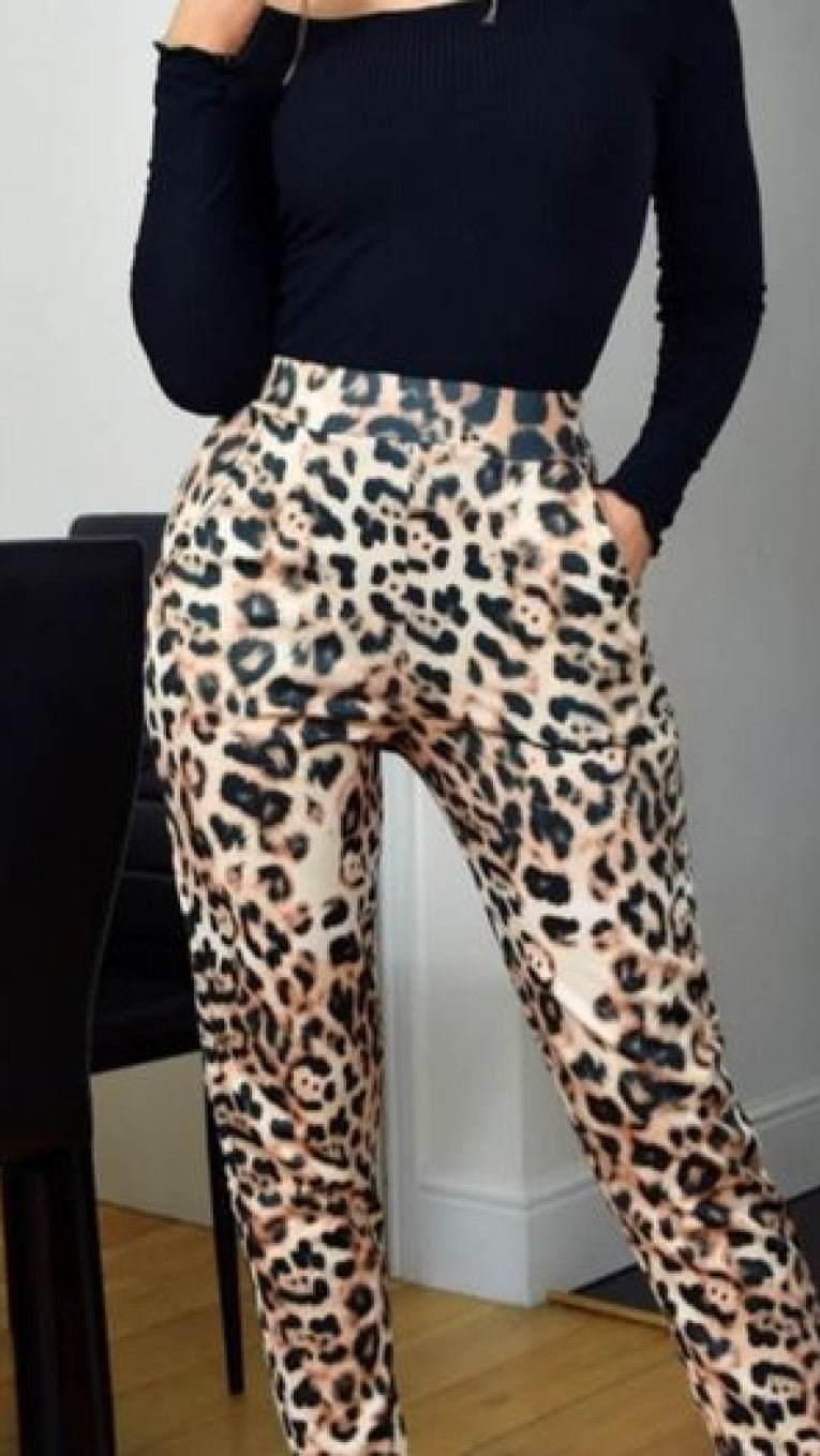 Découvrez notre collection exclusive de pantalons tendance pour femme.