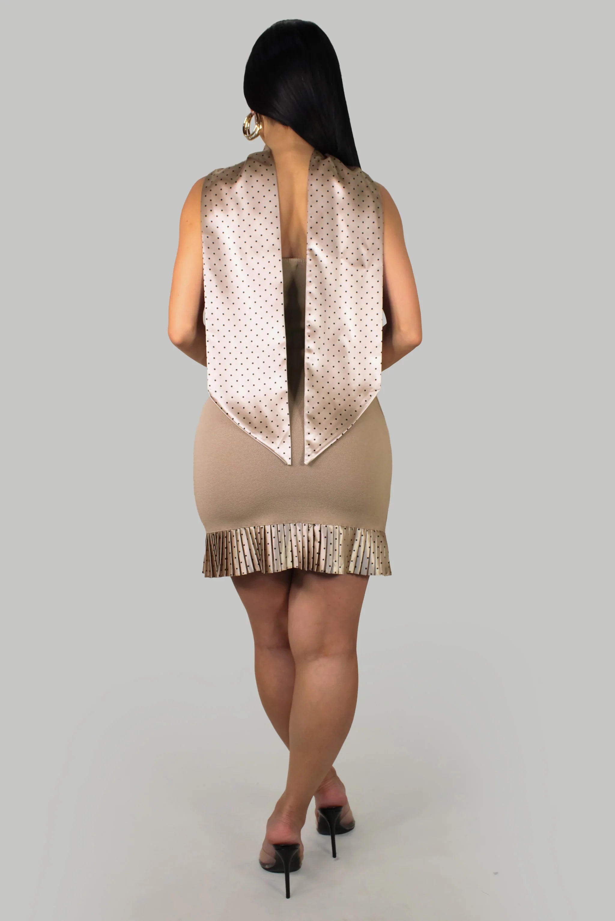 Élégance Monroe - beige une robe intemporelle