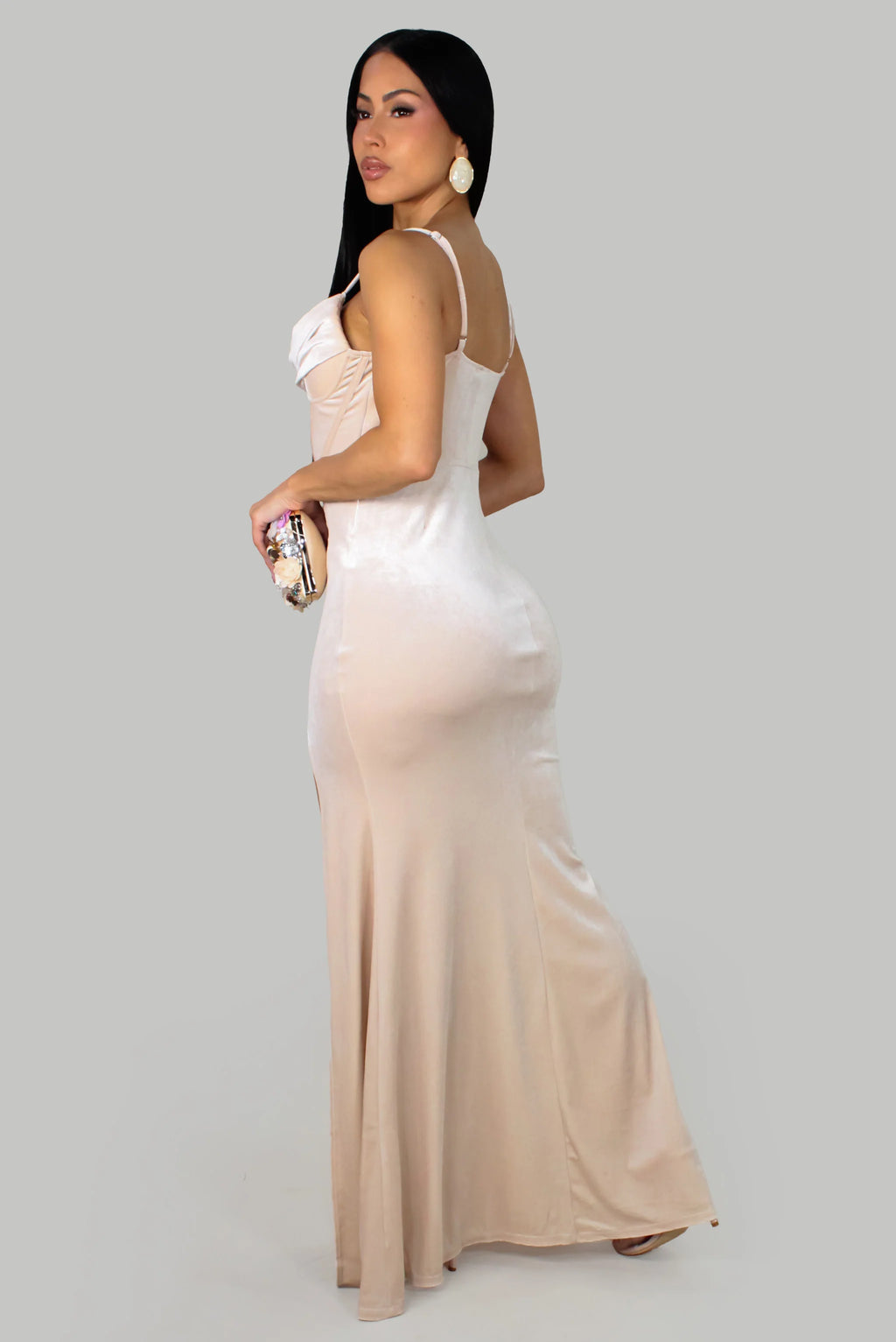 Robe longue Sienna en champagne, confectionnée dans un tissu premium