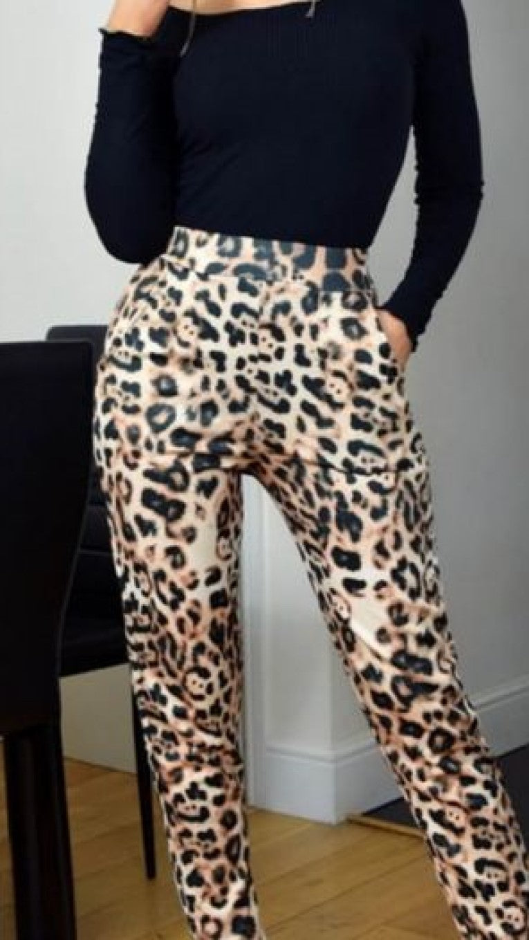 Découvrez notre collection exclusive de pantalons tendance pour femme.