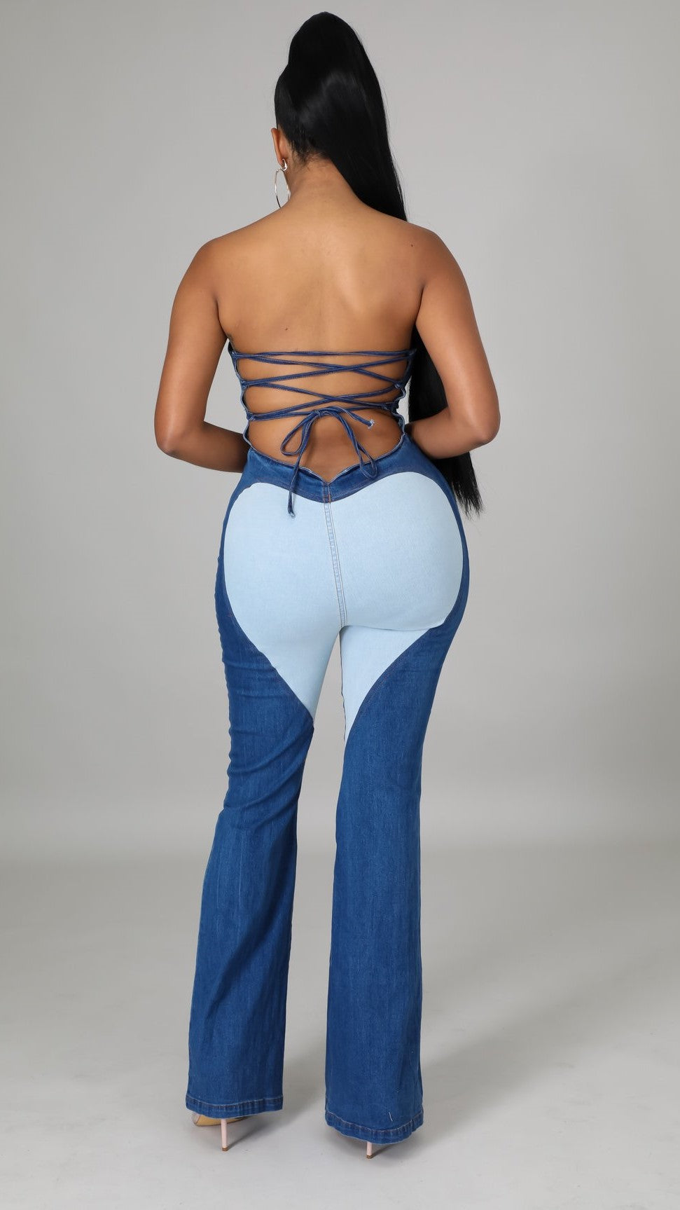 Combinaison extensible au décolleté en cœur sans bretelles, parfaite pour un look élégant et féminin.