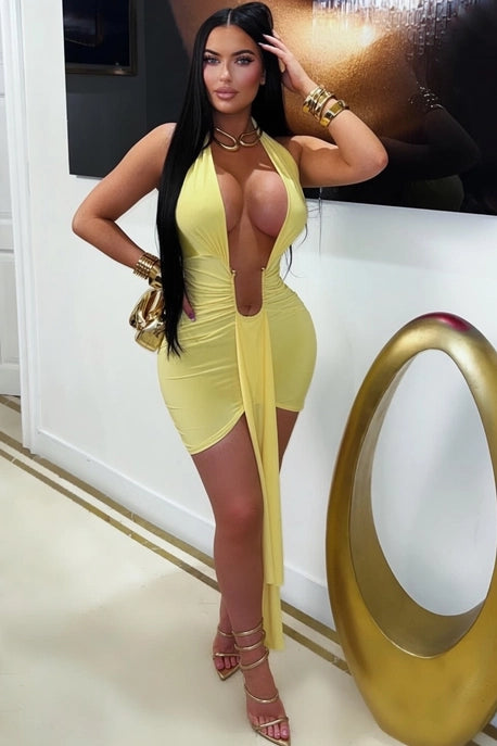 Mini-robe à décolleté plongeant conçue pour sublimer votre silhouette