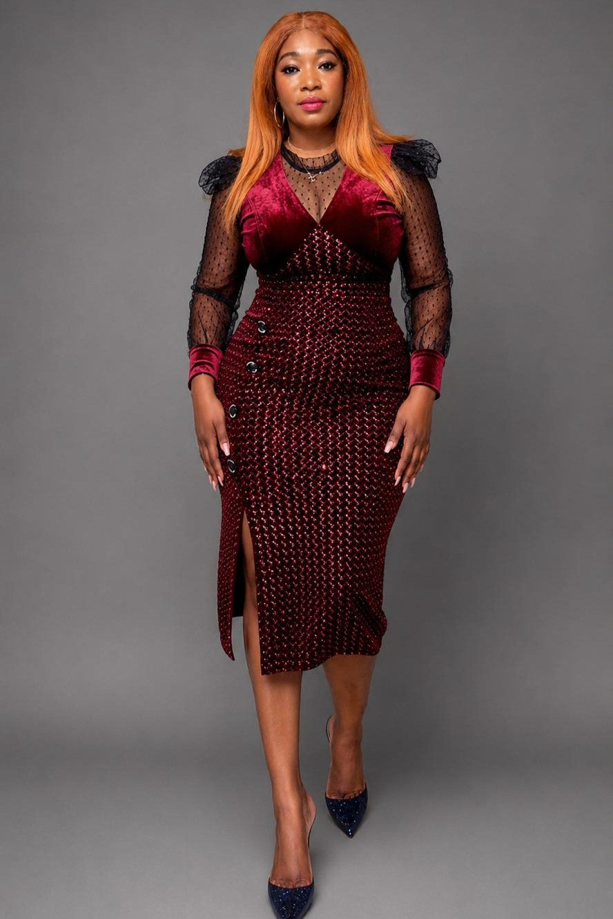 Robe d'Esmeralda, une création élégante qui allie sophistication et confort.