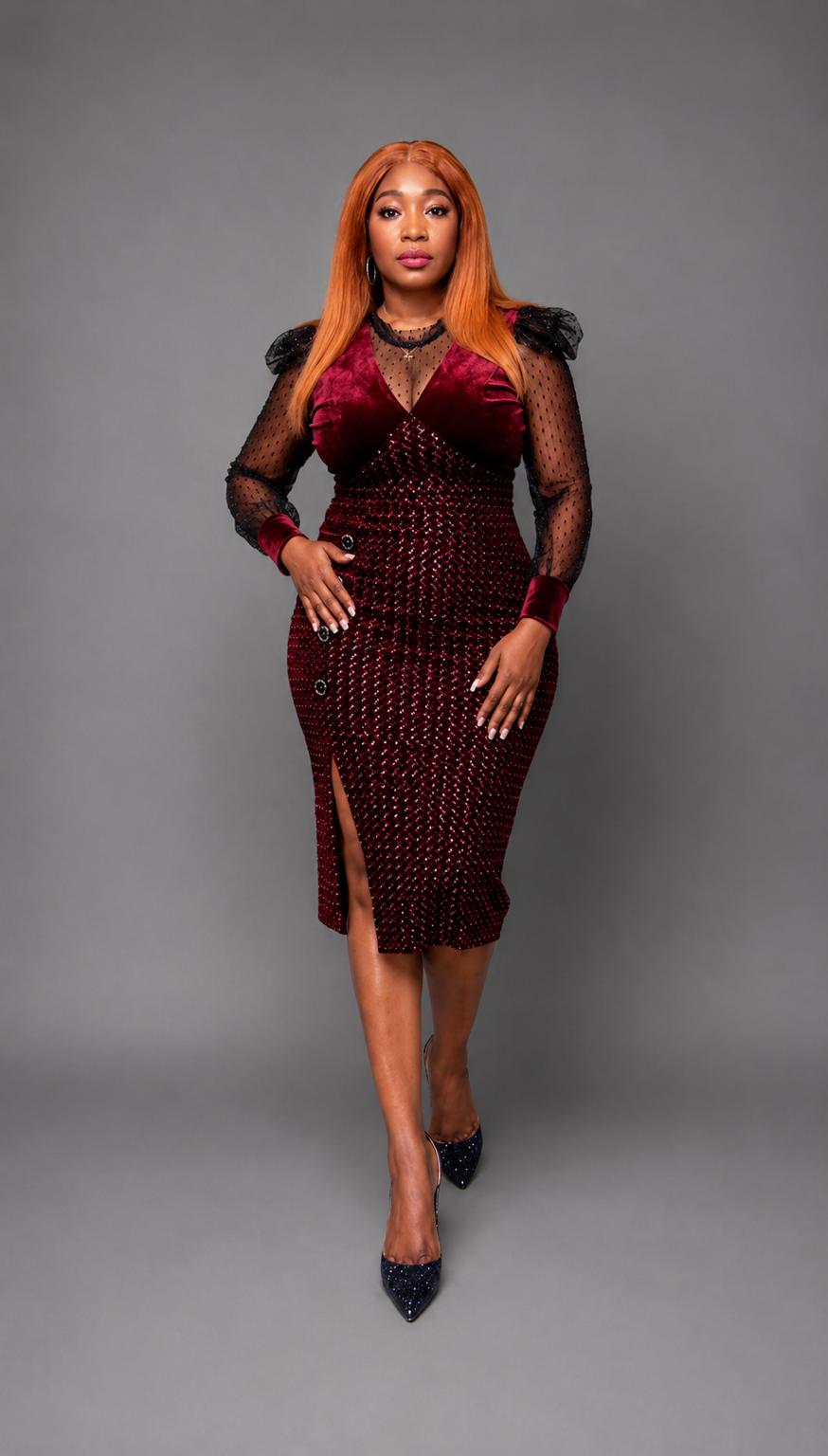 Robe d'Esmeralda, une création élégante qui allie sophistication et confort.