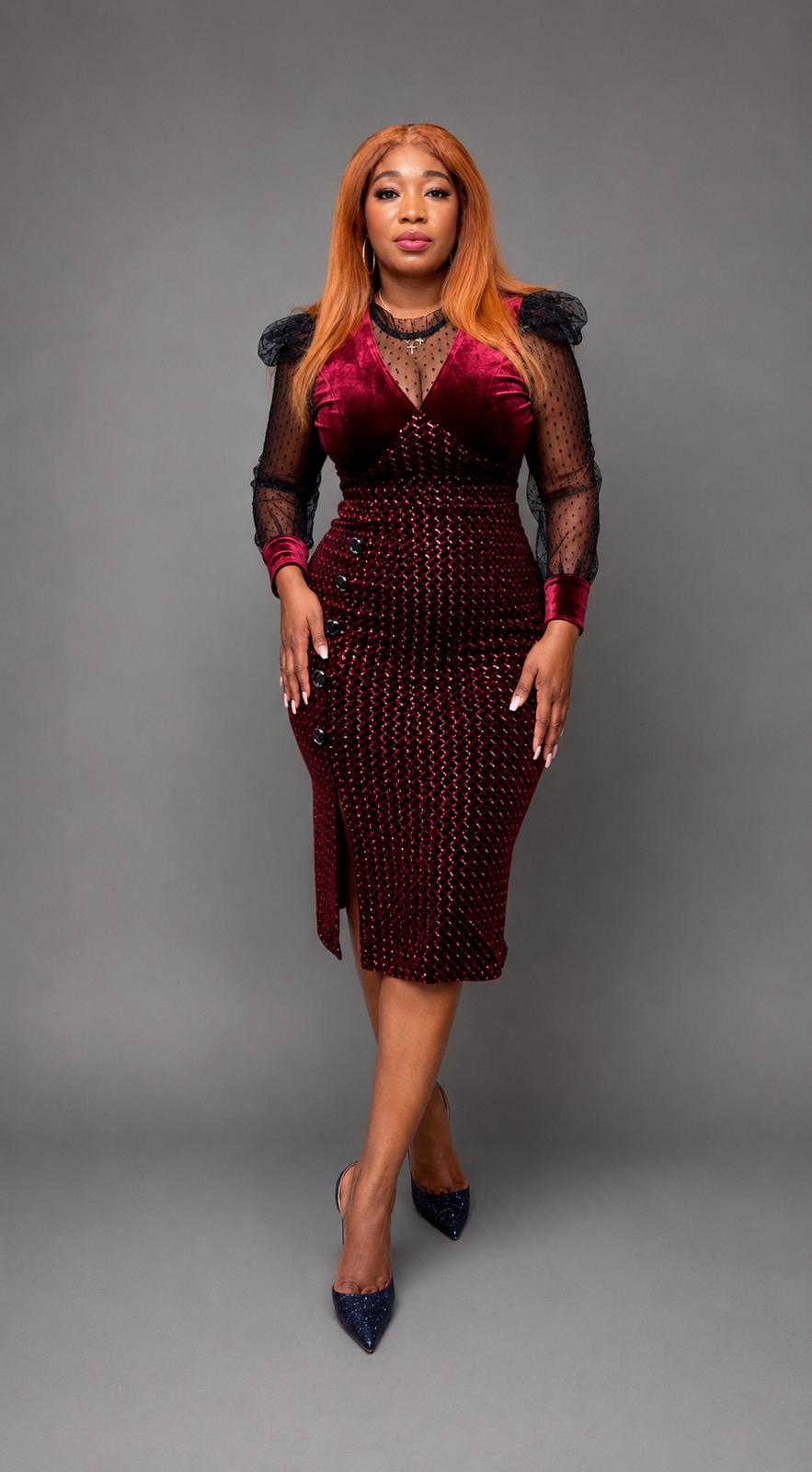 Robe d'Esmeralda, une création élégante qui allie sophistication et confort.