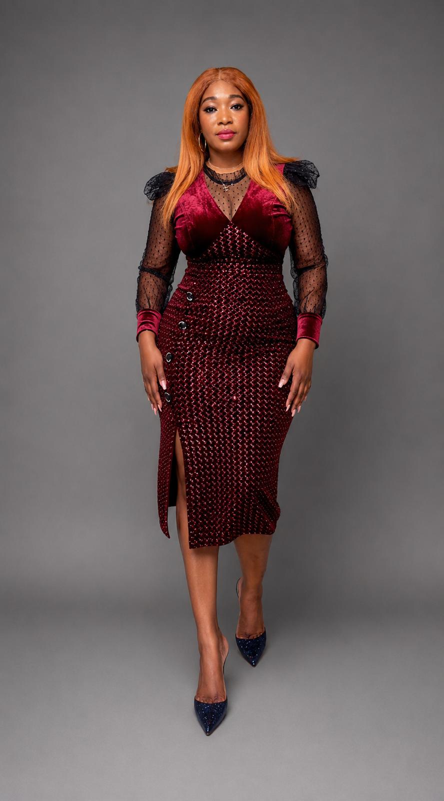Robe d'Esmeralda, une création élégante qui allie sophistication et confort.