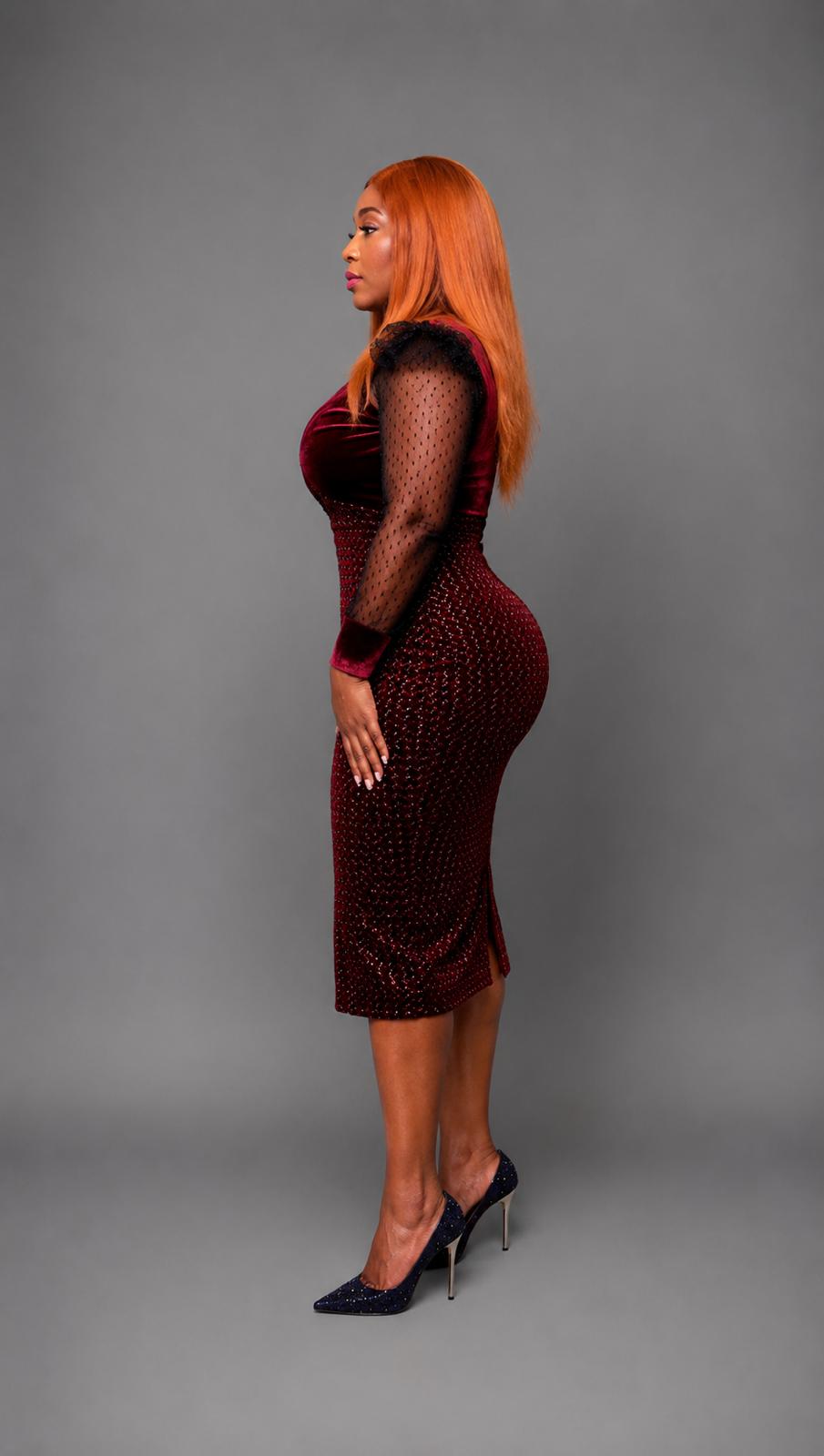 Robe d'Esmeralda, une création élégante qui allie sophistication et confort.