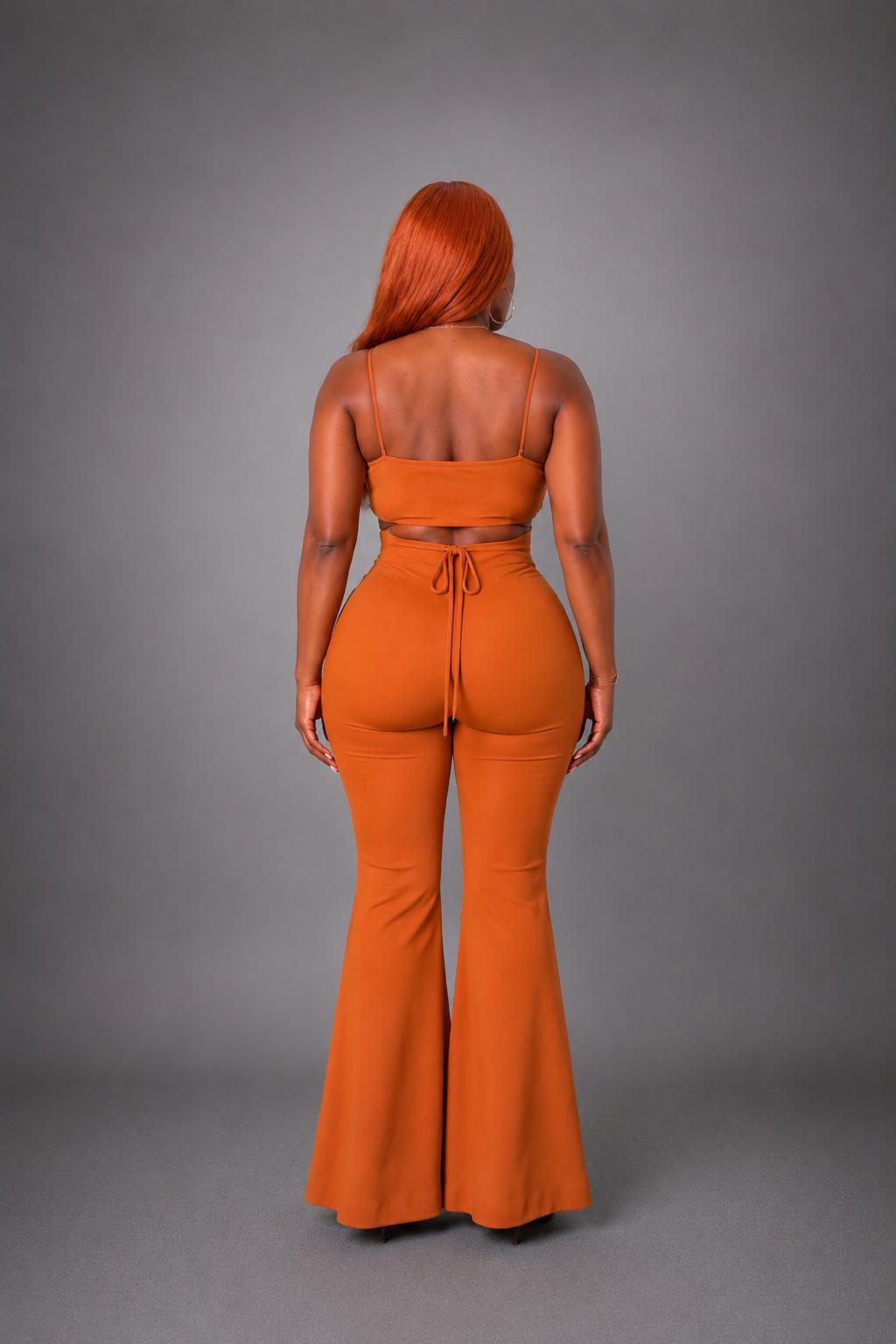 Ensemble deux pièces, pantalon évasé , idéal pour les soirées,boîte de nuit.