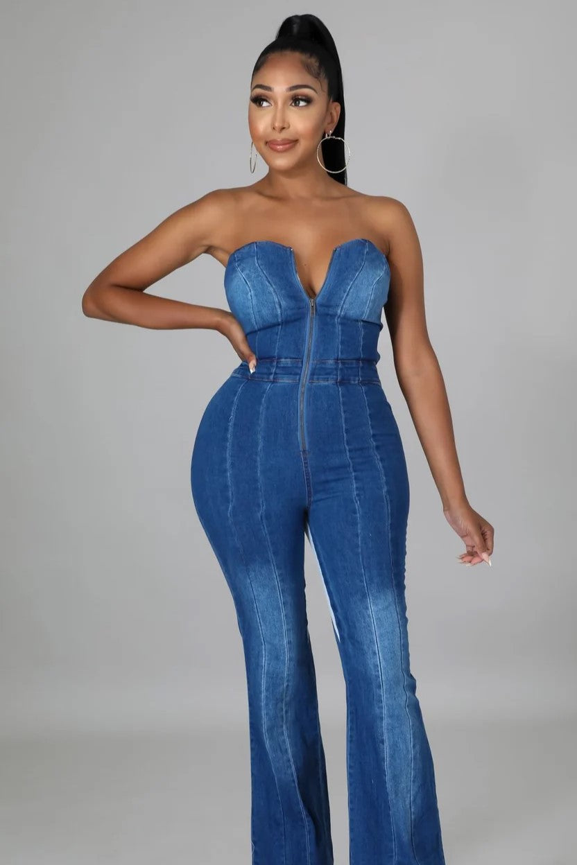 Combinaison extensible au décolleté en cœur sans bretelles, parfaite pour un look élégant et féminin.