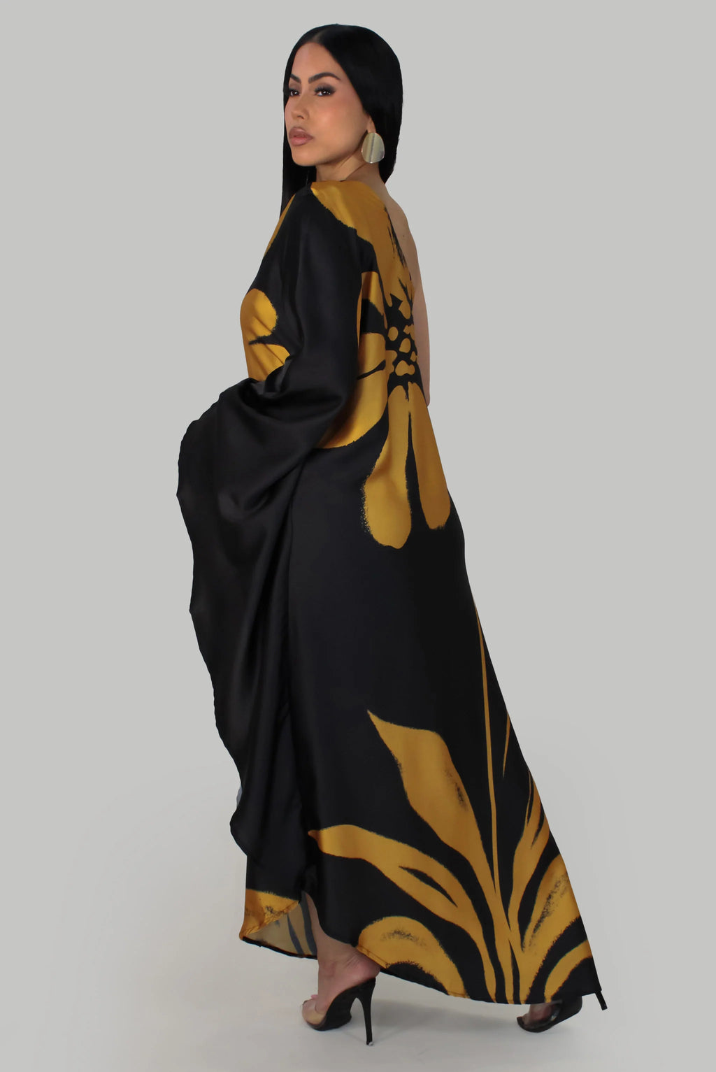 Robe longue Jimena en polyester 100 %. Coupe classique