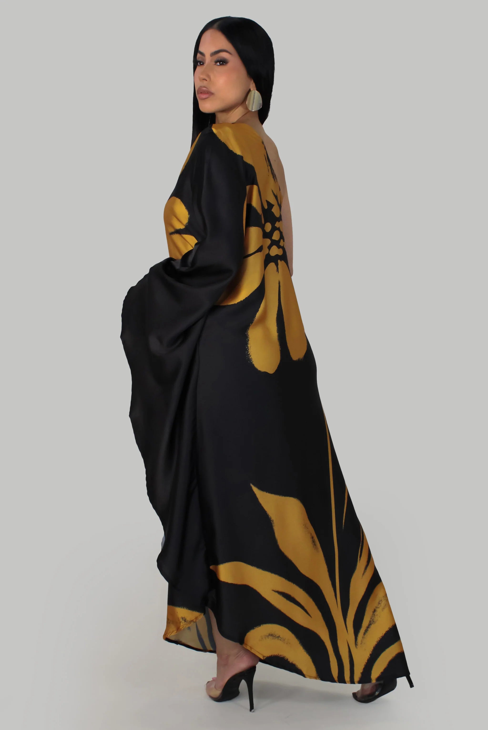 Robe longue Jimena en polyester 100 %. Coupe classique